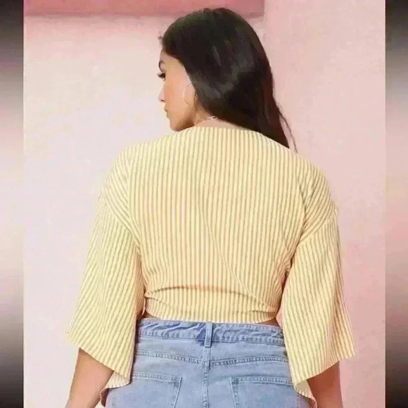 💐Striped tie front crop top - Picture 4 of 5